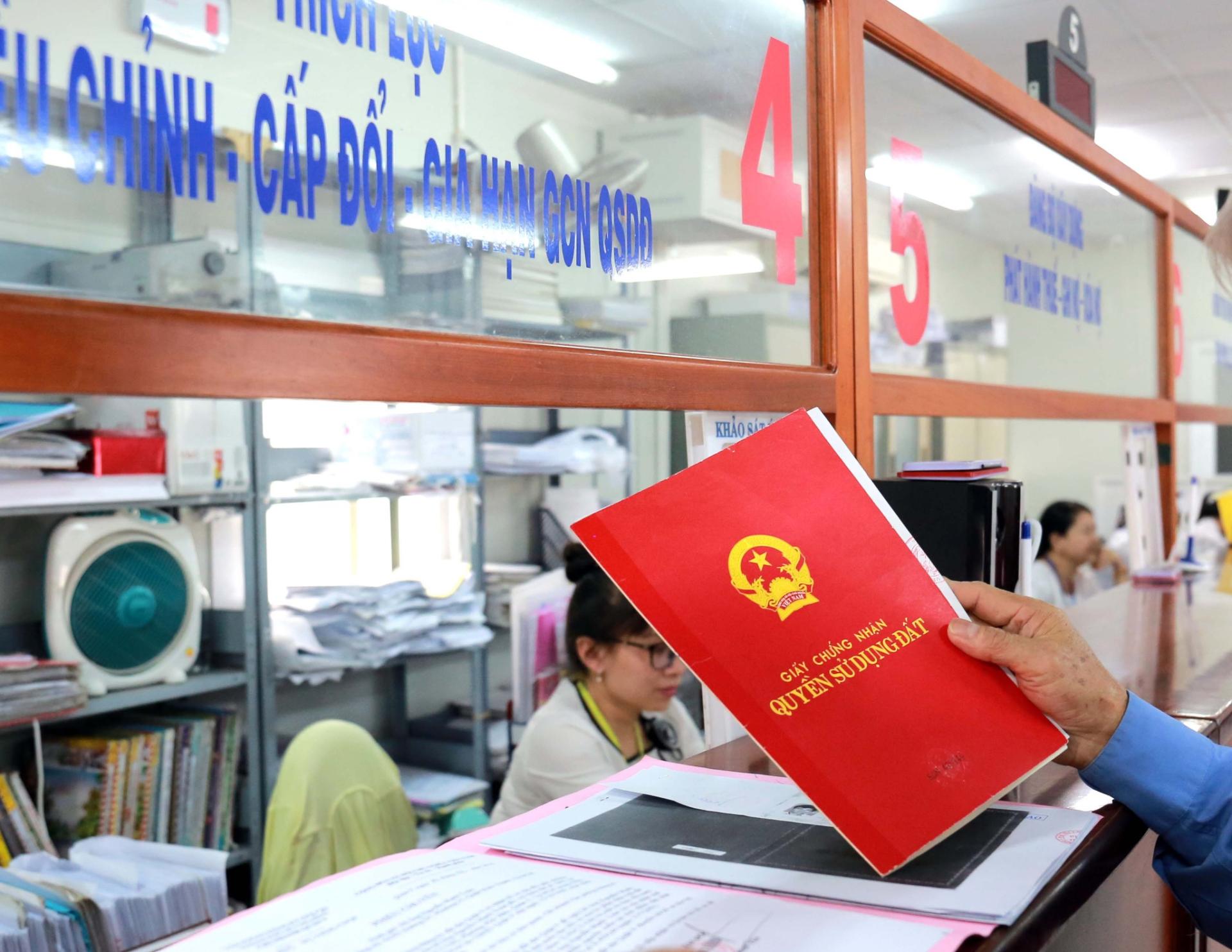 Cầm Giấy Tờ Đất: Định Giá Cao và Lãi Suất Thấp từ 1,6%